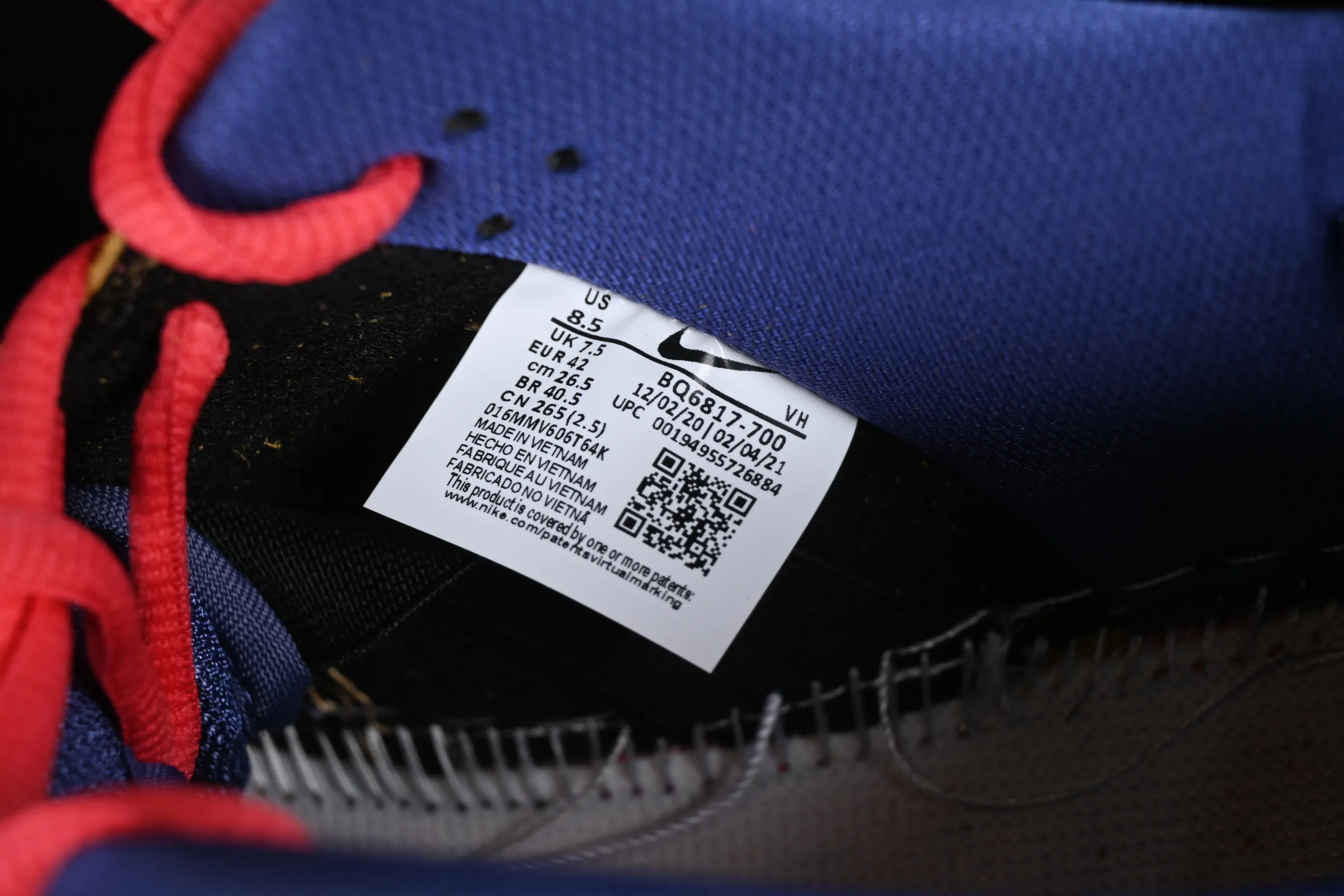 All categories Nk SB Dunk series Nk SB Dunk Low low-top sneakers Nk SB Dunk Low dark brown, white and yellow color SB smashed backboard fashion casual sneakers BQ6817-700